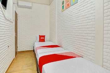oyo 90828 ara guest house