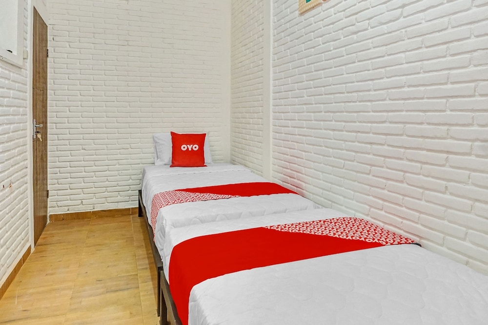 oyo 90828 ara guest house