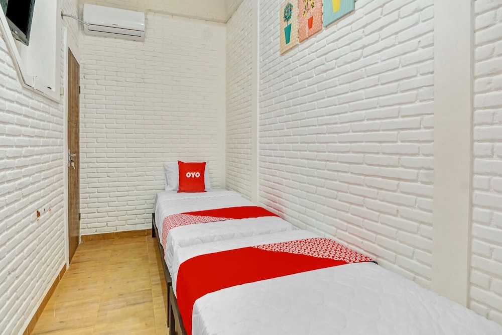 oyo 90828 ara guest house