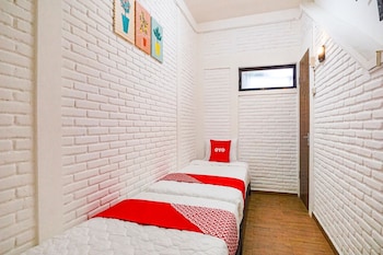 oyo 90828 ara guest house