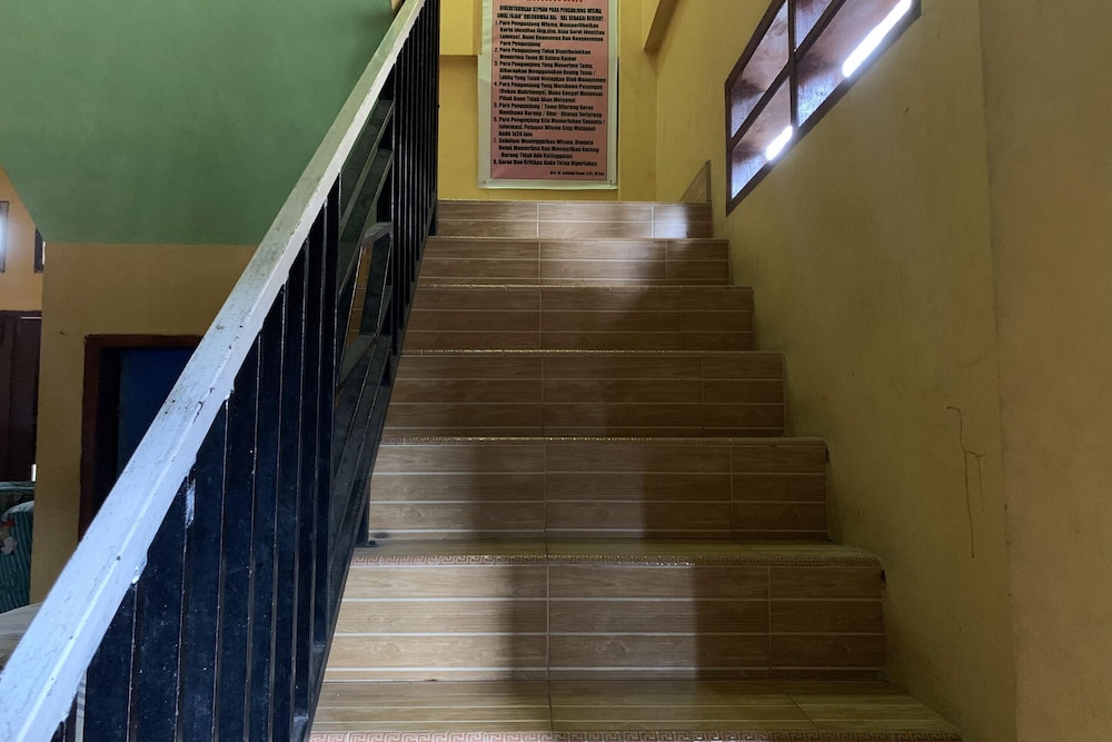 oyo 90816 wisma awal fajar syariah