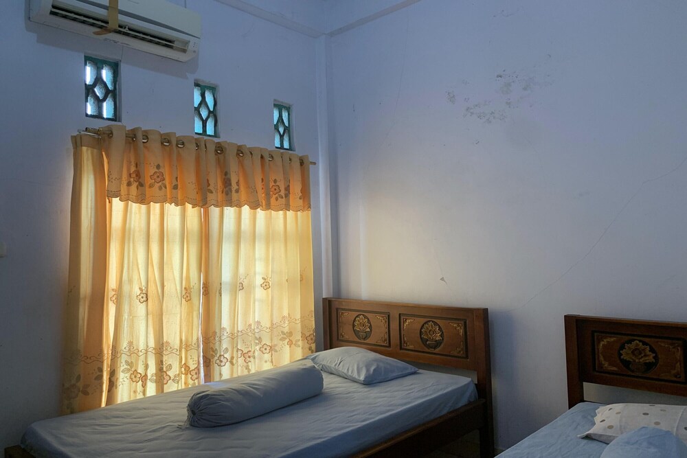 oyo 90816 wisma awal fajar syariah