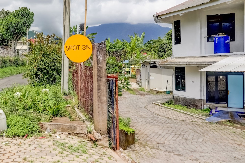 spot on 3940 villa gunung agape
