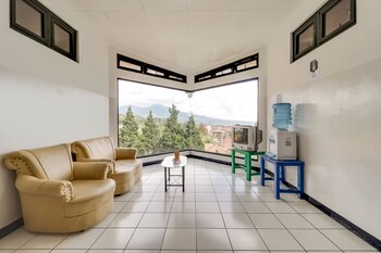 spot on 3940 villa gunung agape