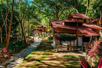 hotel cabanas club sierra limon