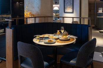 madi paidi bangkok autograph collection