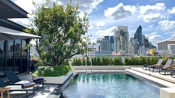 madi paidi bangkok autograph collection