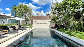 madi paidi bangkok autograph collection