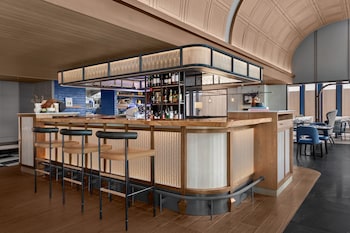 madi paidi bangkok autograph collection