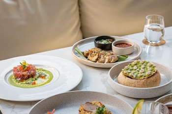 madi paidi bangkok autograph collection