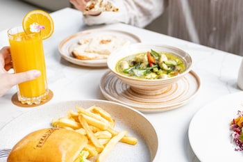 madi paidi bangkok autograph collection