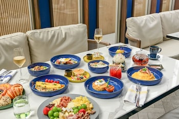 madi paidi bangkok autograph collection