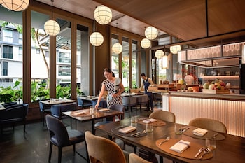 madi paidi bangkok autograph collection