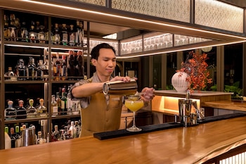 madi paidi bangkok autograph collection