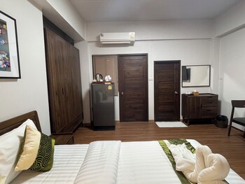 the bedrooms maeklong service apartment