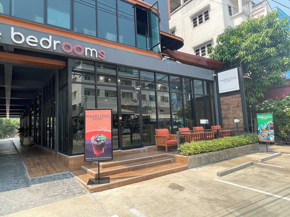 the bedrooms maeklong service apartment