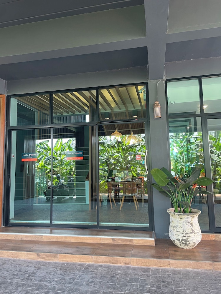 the bedrooms maeklong service apartment
