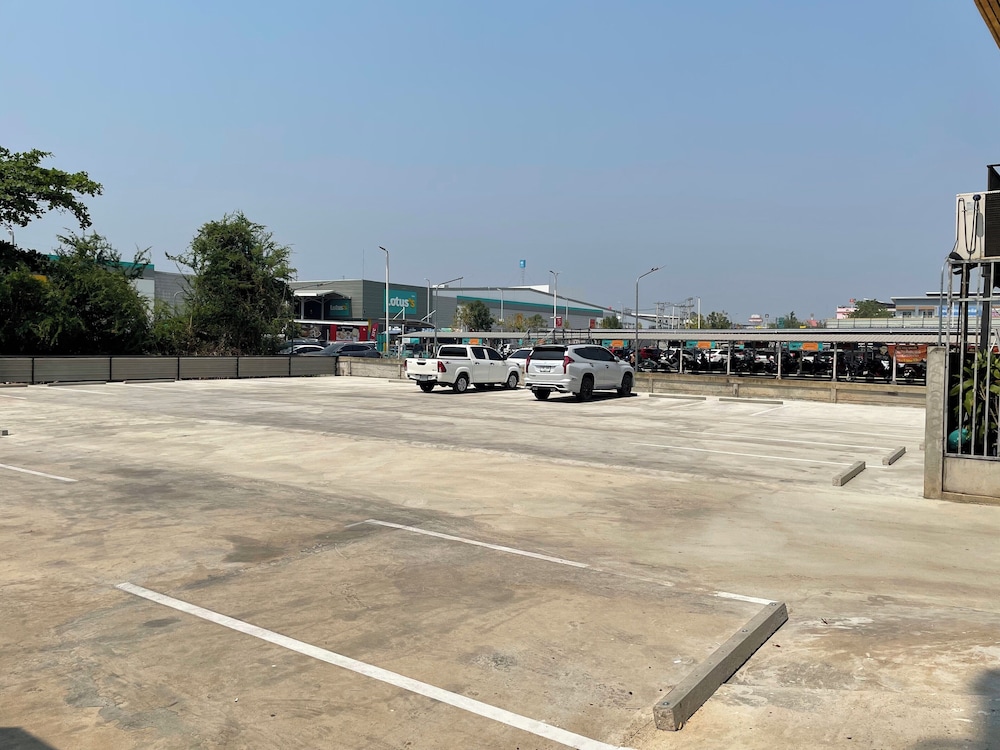 the bedrooms maeklong service apartment