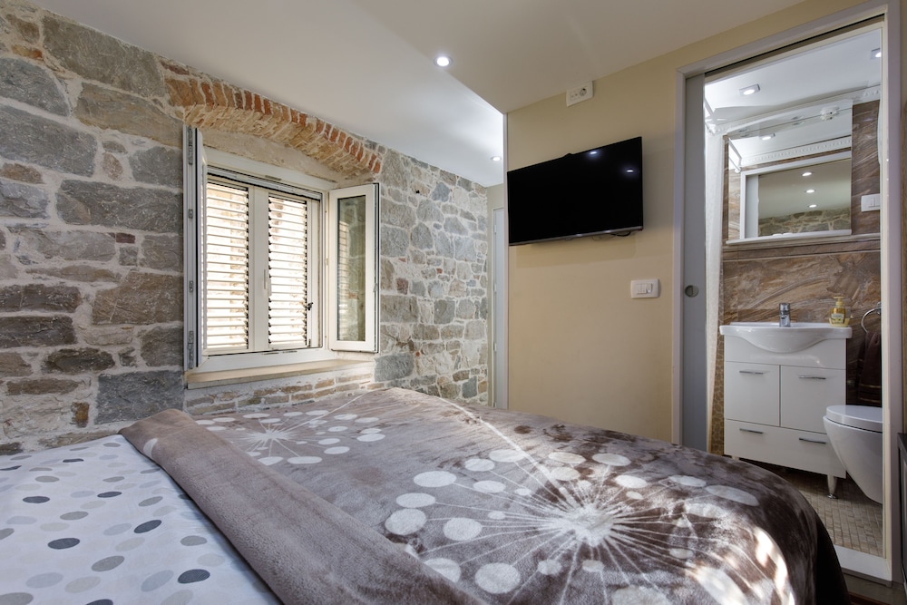 luxury authentic studio split old town