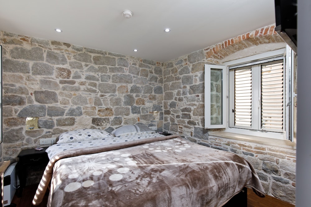luxury authentic studio split old town