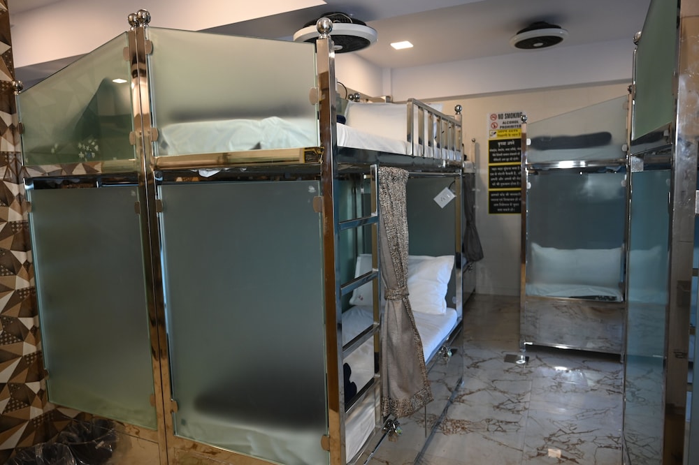 sagar dormitory andheri nearest to andheri railway station west