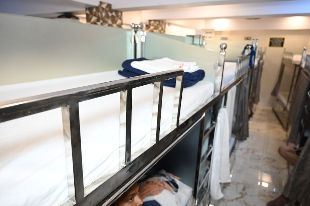 sagar dormitory andheri nearest to andheri railway station west