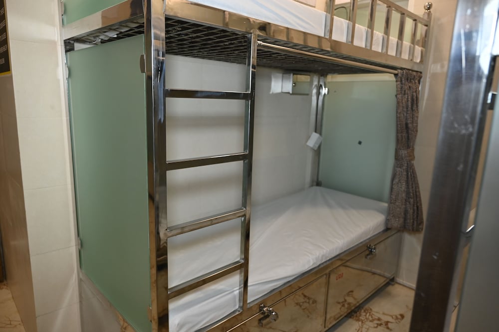 sagar dormitory andheri nearest to andheri railway station west