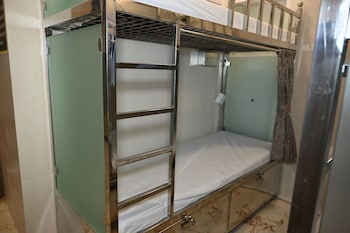 sagar dormitory andheri nearest to andheri railway station west