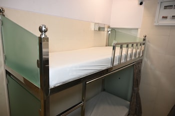 sagar dormitory andheri nearest to andheri railway station west