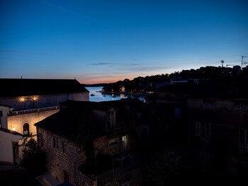 hvar