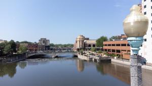 hometowne studios chicago n aurora naperville