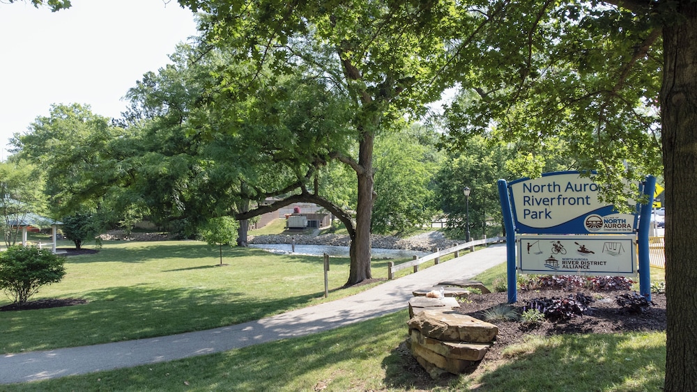 hometowne studios chicago n aurora naperville