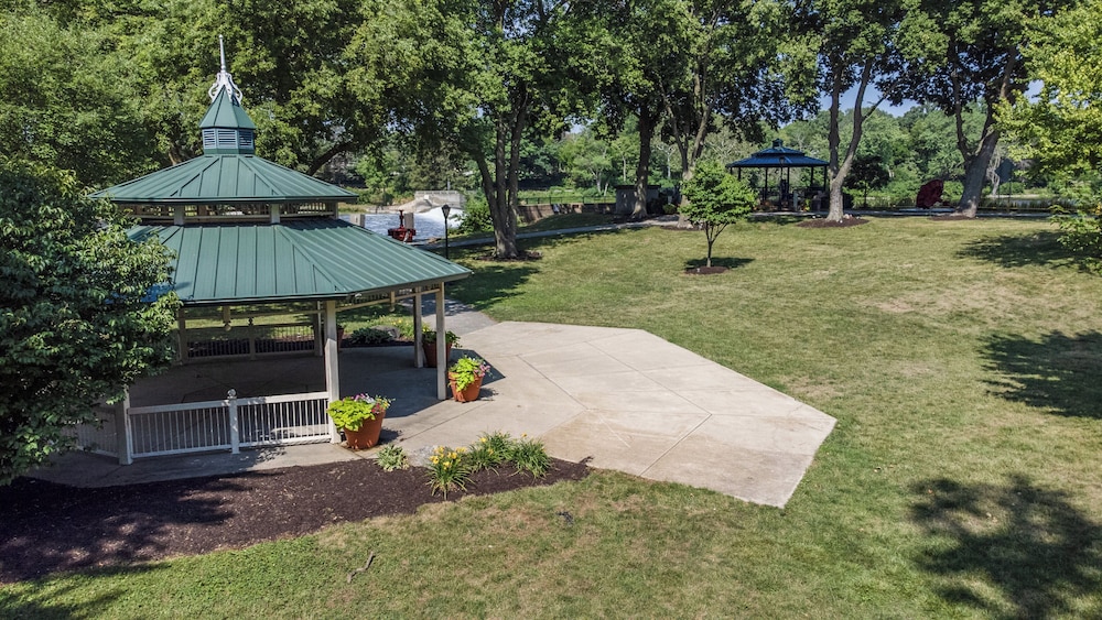 hometowne studios chicago n aurora naperville