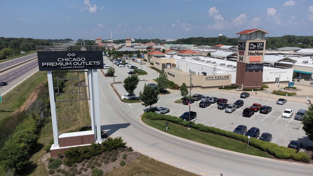 hometowne studios chicago n aurora naperville