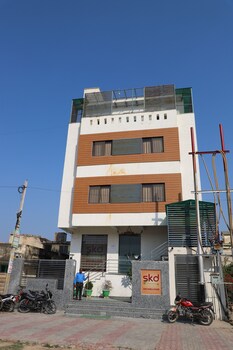 Hotel Sar Kamla Dham,,3 star