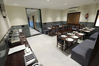 hotel sar kamla dham