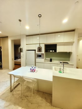 amazing pool by platinum suites