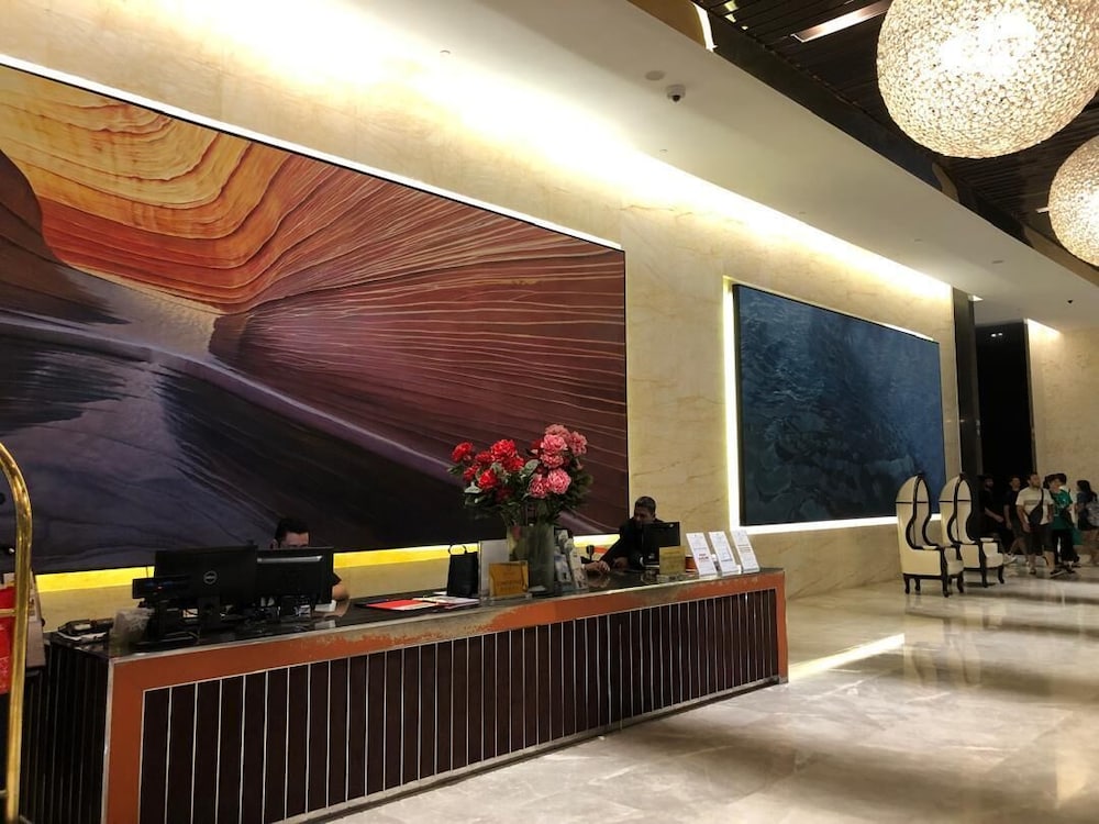 amazing pool by platinum suites