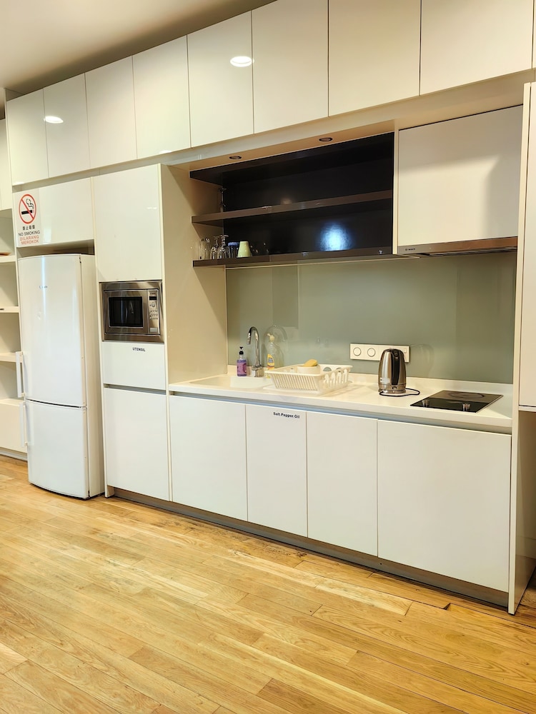 amazing pool by platinum suites