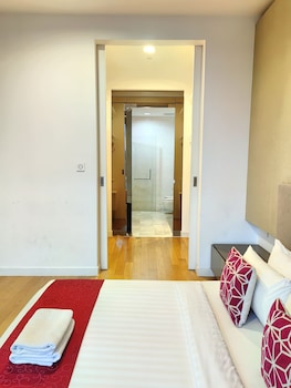 amazing pool by platinum suites