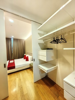 amazing pool by platinum suites