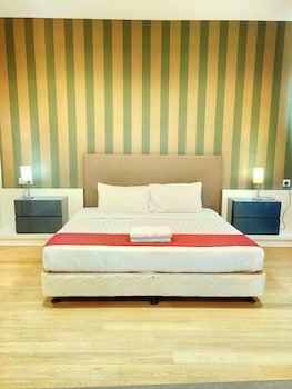 amazing pool by platinum suites