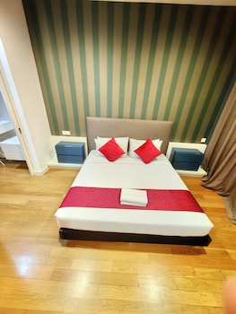 amazing pool by platinum suites