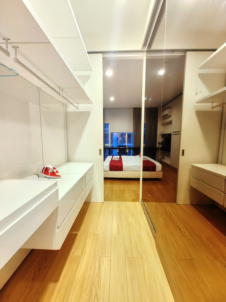 amazing pool by platinum suites