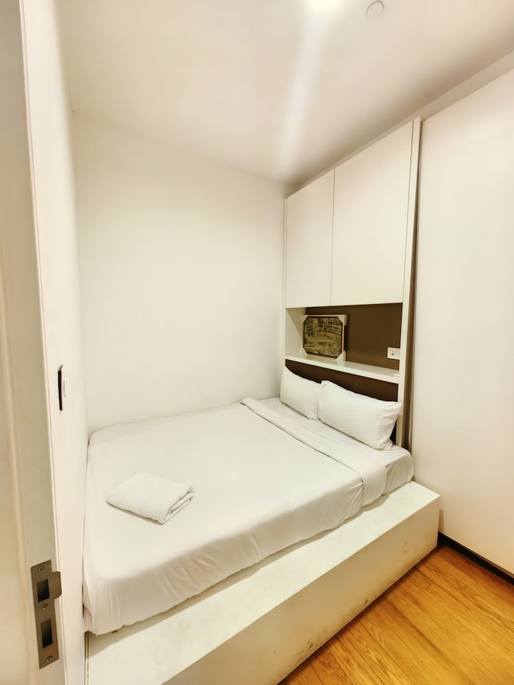 amazing pool by platinum suites