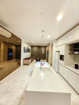 amazing pool by platinum suites