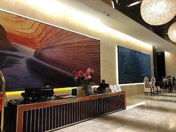 amazing pool by platinum suites