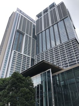 amazing pool by platinum suites