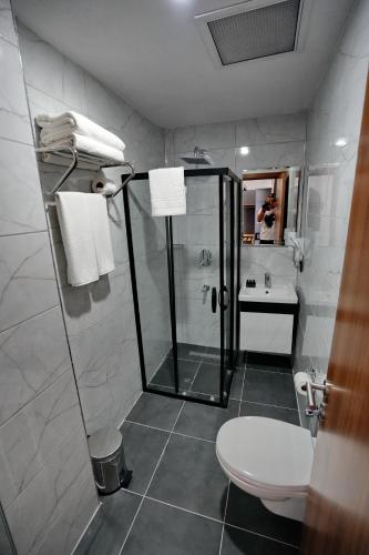 shelton airport otel