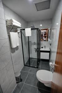 shelton airport otel